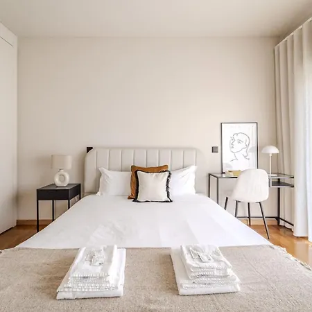 Maximus Design By House And People Apartment *